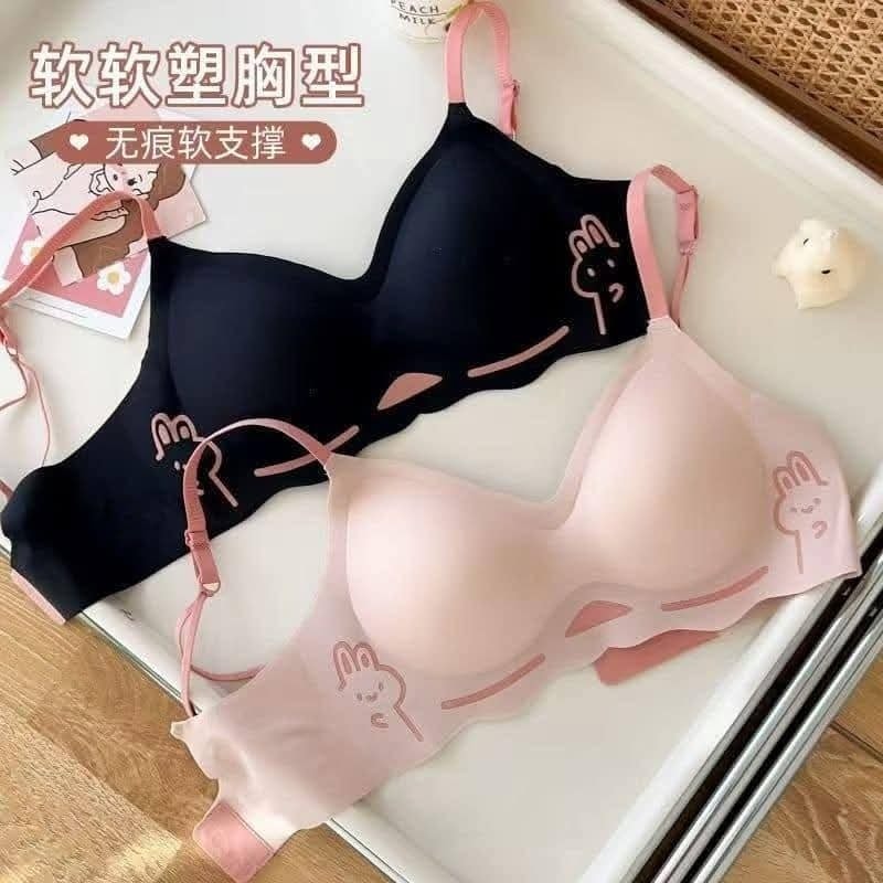 Women’s Seamless Wireless Bra – Soft Padded Comfort Bra with Adjustable Straps